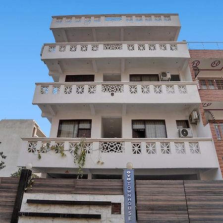 Collection O Samira Residency Near Botanic Garden Of Indian Republic Hotel Noida Eksteriør billede