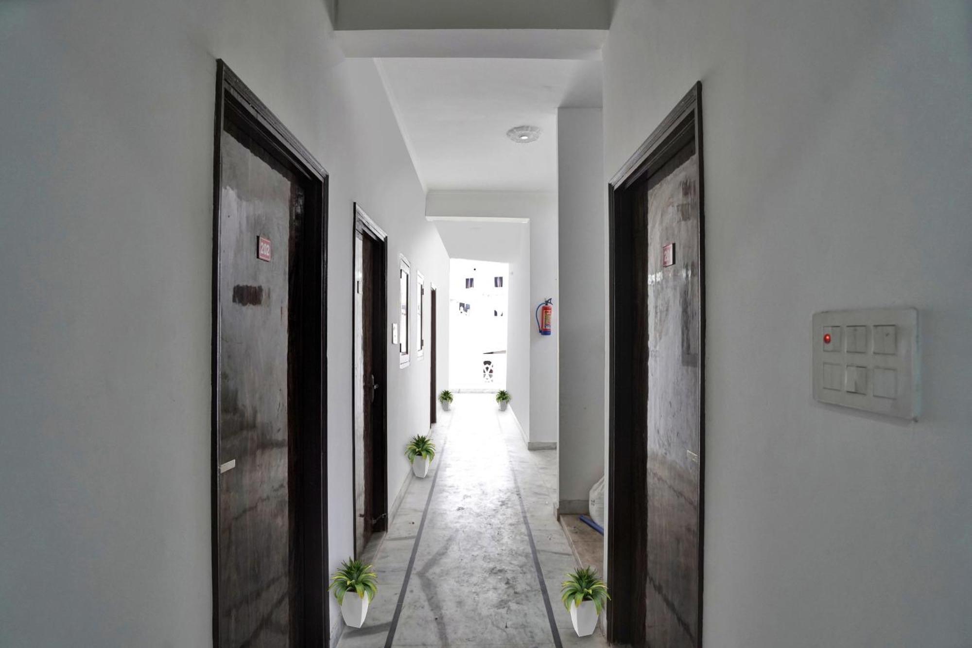 Collection O Samira Residency Near Botanic Garden Of Indian Republic Hotel Noida Eksteriør billede
