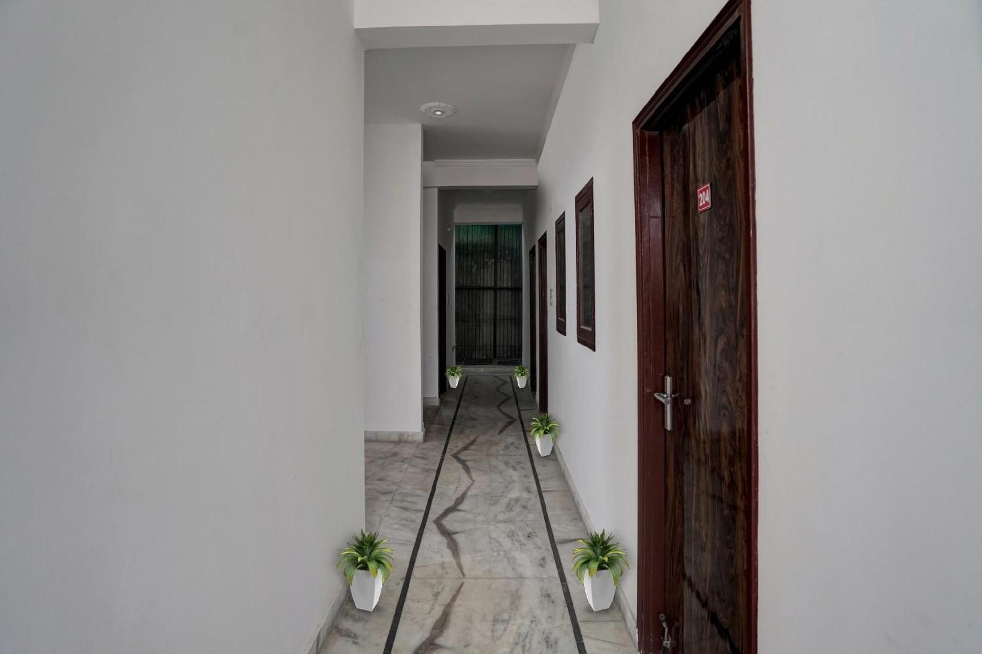 Collection O Samira Residency Near Botanic Garden Of Indian Republic Hotel Noida Eksteriør billede