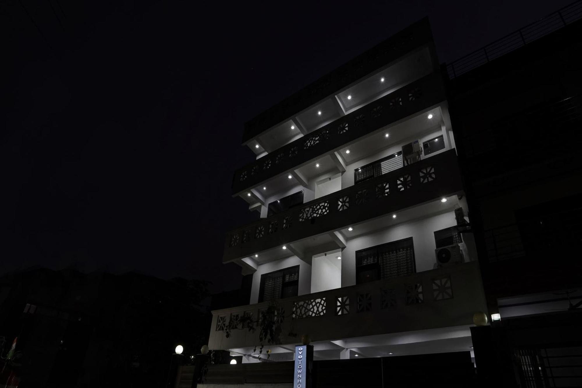 Collection O Samira Residency Near Botanic Garden Of Indian Republic Hotel Noida Eksteriør billede